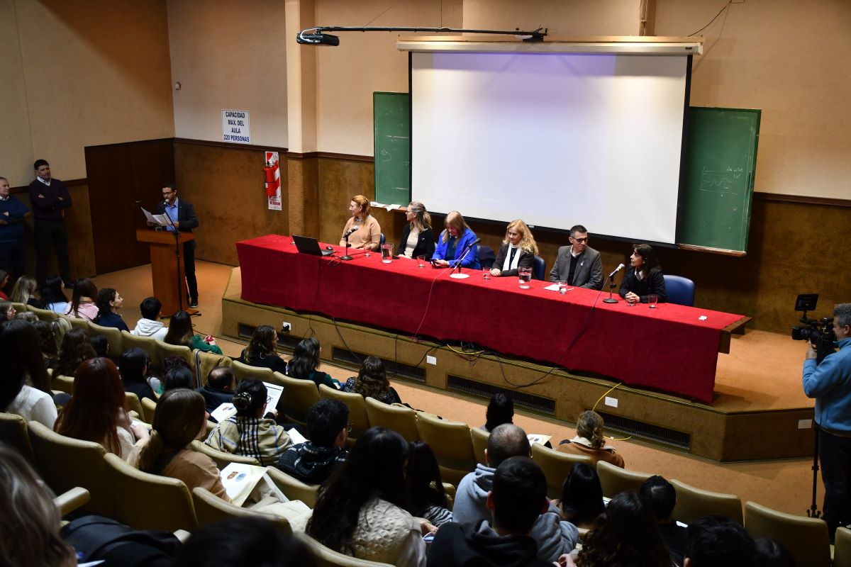 Con una amplia participación de estudiantes universitarios, alumnos del nivel secundario, docentes, graduados y profesionales del sector público y privado, dieron inicio en la UNRC las X Jornadas de Técnicos de Laboratorio y Analistas Químicos.
exa.unrc.edu.ar/comenzaron-las…
