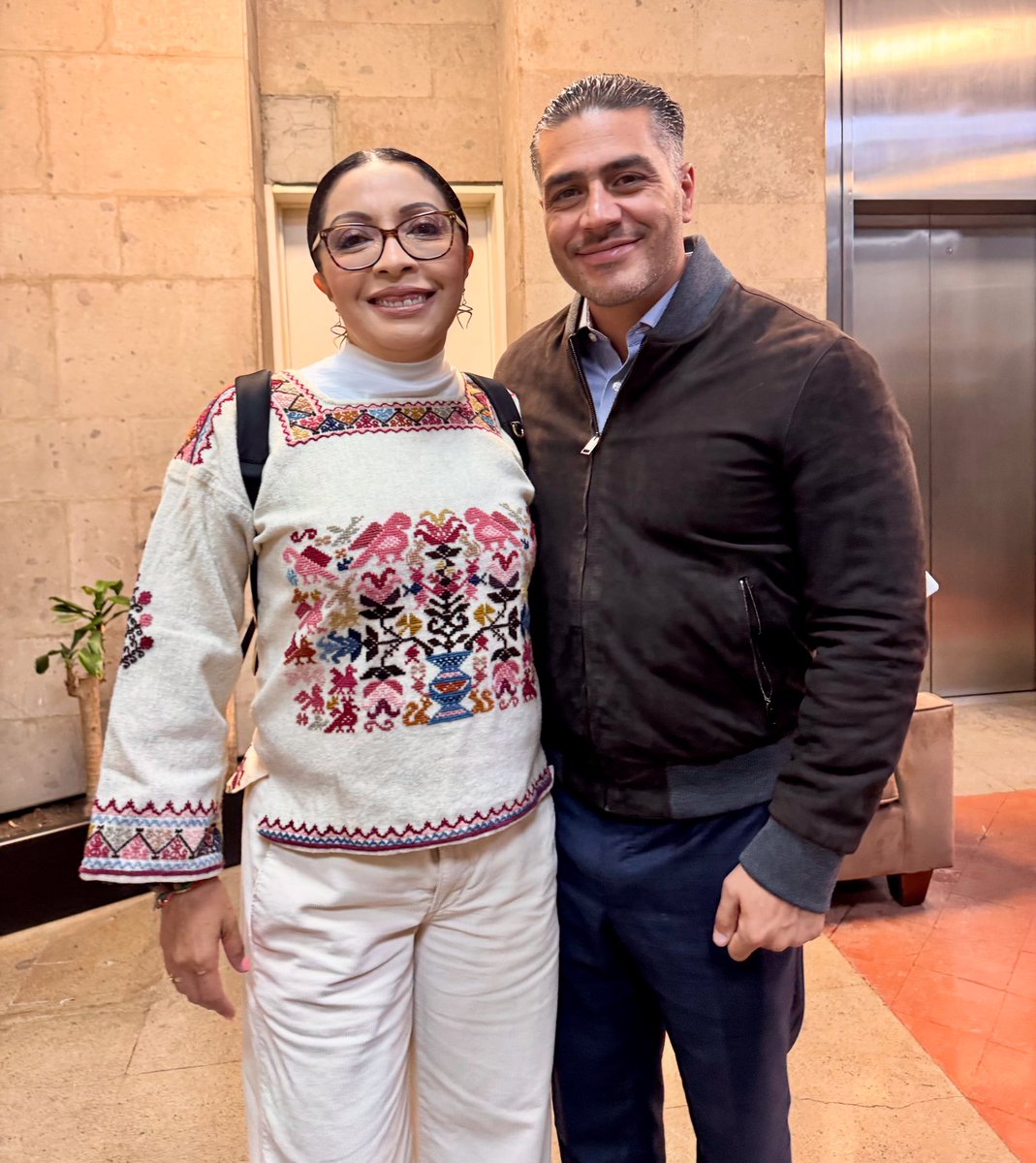 esthela_damian's tweet photo. Saliendo del Gabinete de Seguridad con la Presidenta @Claudiashein 🫡
Aquí, junto al Secretario de Seguridad @OHarfuch, seguimos trabajando por la paz de México. 🇲🇽✨ https://t.co/m0bSAiA5Ut