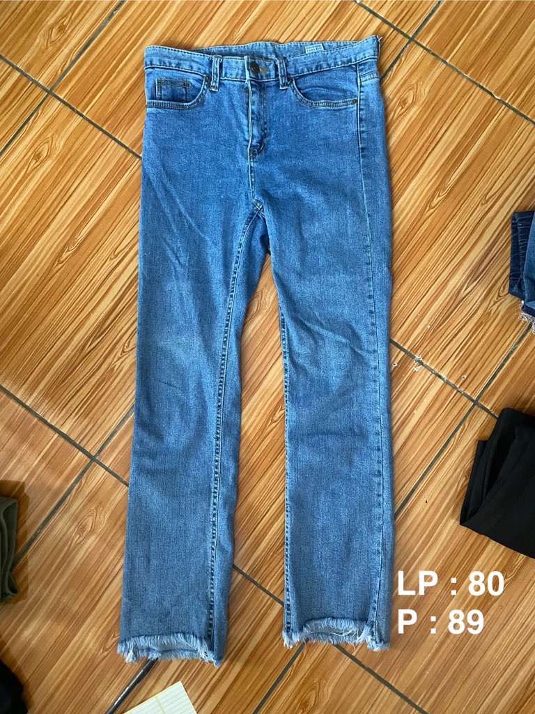 seuporaa's tweet photo. wts jeans 40k https://t.co/IzcIIo0oDo