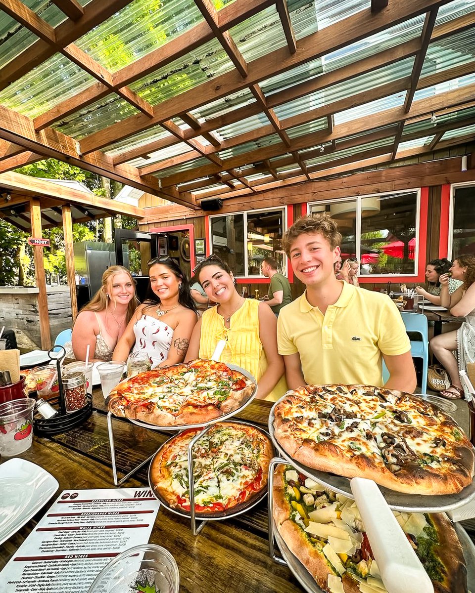 Warning: contents of this table may cause extreme joy overload. 😎🍕
Sunshine, friends, and wood-fired pizza, that’s our kind of summer!

📸: @jacobhanson03
