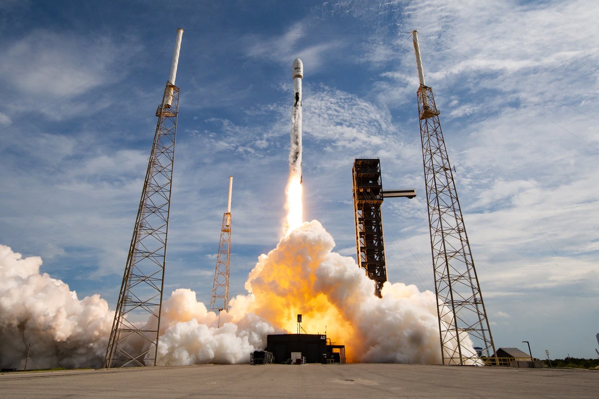 SES_Satellites's tweet photo. Last month, we sent our ninth and tenth #O3bmPOWER satellites into orbit - expanding our network to empower communities and businesses with faster, more reliable connectivity, even in the most remote corners of the world.

📸 Here’s a snapshot from launch day.

#BetterForSpace #SESEmpower