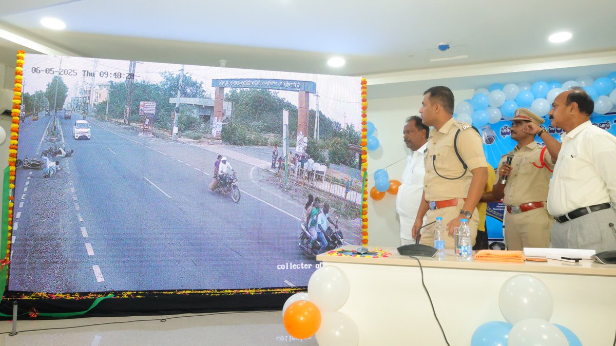 రేగొండ నుండి కాళేశ్వరం వరకు జెన్కో, భూపాలపల్లి పట్టణంలోని వ్యాపార సంస్థలు, దాతల  సహకారంతో ఏర్పాటు చేసిన అధునాతన 160 సీసీ కెమెరాలను  MLA శ్రీ గండ్ర సత్యనారాయణ రావుతో కలిసి ప్రారంభం.<a href="/TelanganaDGP/">DGP TELANGANA POLICE</a>
<a href="/TelanganaCOPs/">Telangana Police</a> .