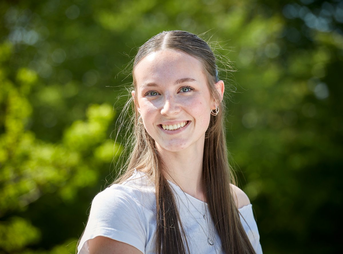 Congratulations to Holly who aced her A levels in Biology, Chemistry and Maths and goes on to study Dentistry at Newcastle! #ResultsDay #excellence #dentistry