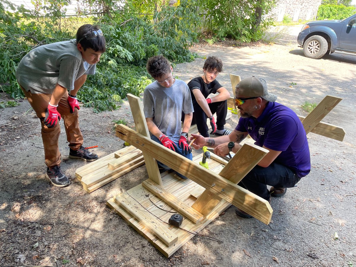 skillsontario's tweet image. Check out these #Photos from another successful Community Build at Wàkà Ehi Lodge in Pembroke!

Participants learned #Carpentry skills while building picnic tables that will be enjoyed by their community.

A huge thanks to Sébastien Nadeau-Lemyre from Carpenter’s Regional Council