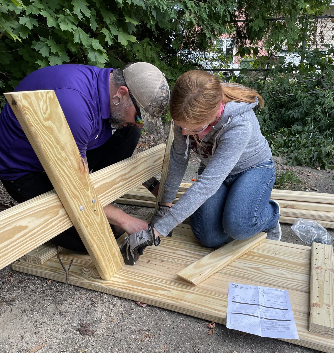 skillsontario's tweet image. Check out these #Photos from another successful Community Build at Wàkà Ehi Lodge in Pembroke!

Participants learned #Carpentry skills while building picnic tables that will be enjoyed by their community.

A huge thanks to Sébastien Nadeau-Lemyre from Carpenter’s Regional Council