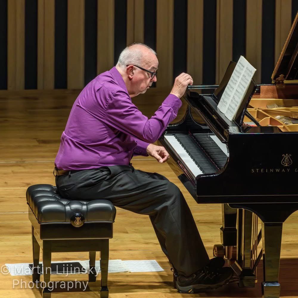 Wonderful first night with <a href="/MartinRoscoe1/">Martin Roscoe</a> <a href="/stevenosborne/">Steven Osborne</a> &amp; <a href="/NikkiIlles/">Nikki Illes</a> at <a href="/chethampiano/">Kathryn Page</a> international piano summer school

…axworthymusiccommentary.wordpress.com/?action=user_c… <a href="/StollerHall/">The Stoller Hall</a>  <a href="/Chethams/">Chetham's School of Music</a>