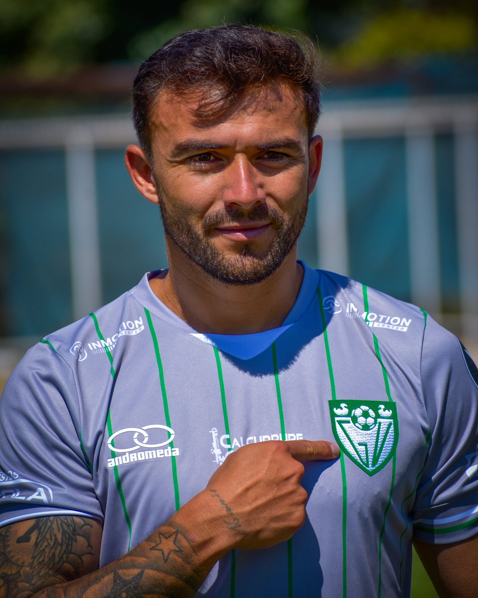 Hacer una camiseta gris con verde neón, no es para cualquiera <a href="/ManCity/">Manchester City</a> 😎😎
