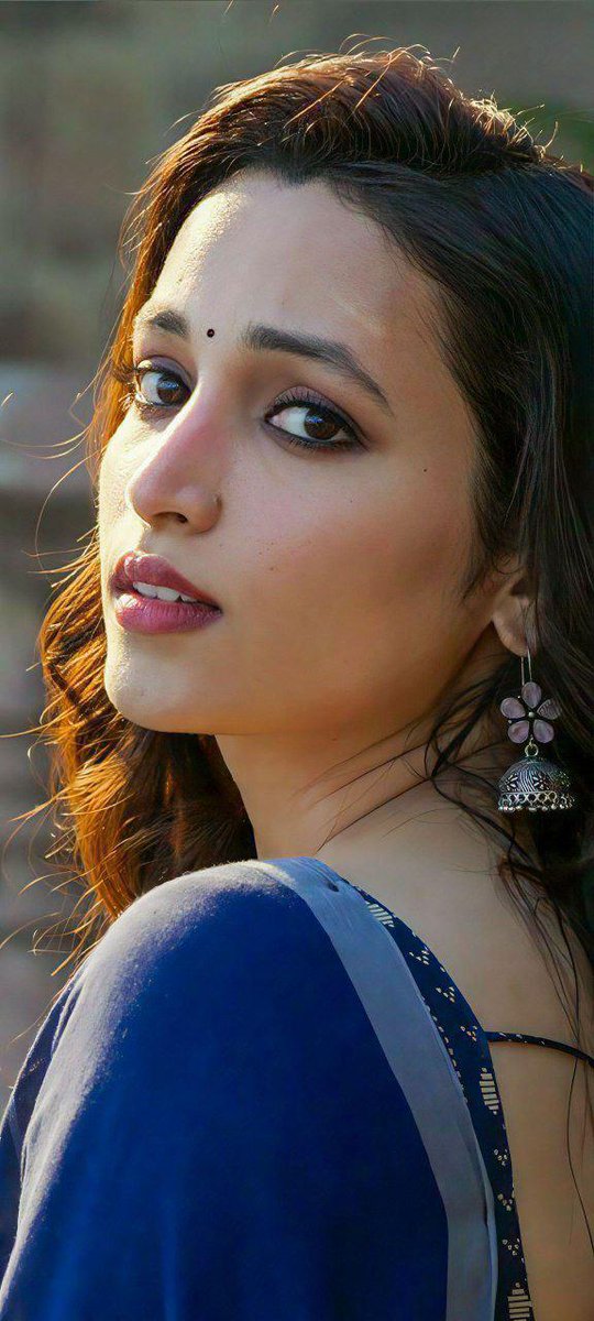 QuantumRealm8's tweet photo. Vadina:Rey nv boxr veskok namundu
Mardi:Na istm eskunta nek nduk
V:Me anna eskunte nila ubbu ga knpinchadu
M:na boxr chusi nv cntrl thapaku
V:Nak cntrl avatle ani ela tlsu
M:dhula ki ne puk lo nundi rasalu ne thodala meda nundi karipothunai
V:Ayo ika valla kadu nv vachey bed piki https://t.co/UizZSzS5mi