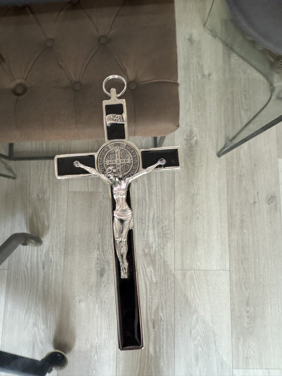 Dudeo (@dudeodnv) on Twitter photo <a href="/Vitus_oss/">🕯️Rev. Vitus🇻🇦✝️</a> Bless on the old long form in Latin. We have one by the front door to our home. <a href="/Vitus_oss/">🕯️Rev. Vitus🇻🇦✝️</a> Bless on the old long form in Latin. We have one by the front door to our home.