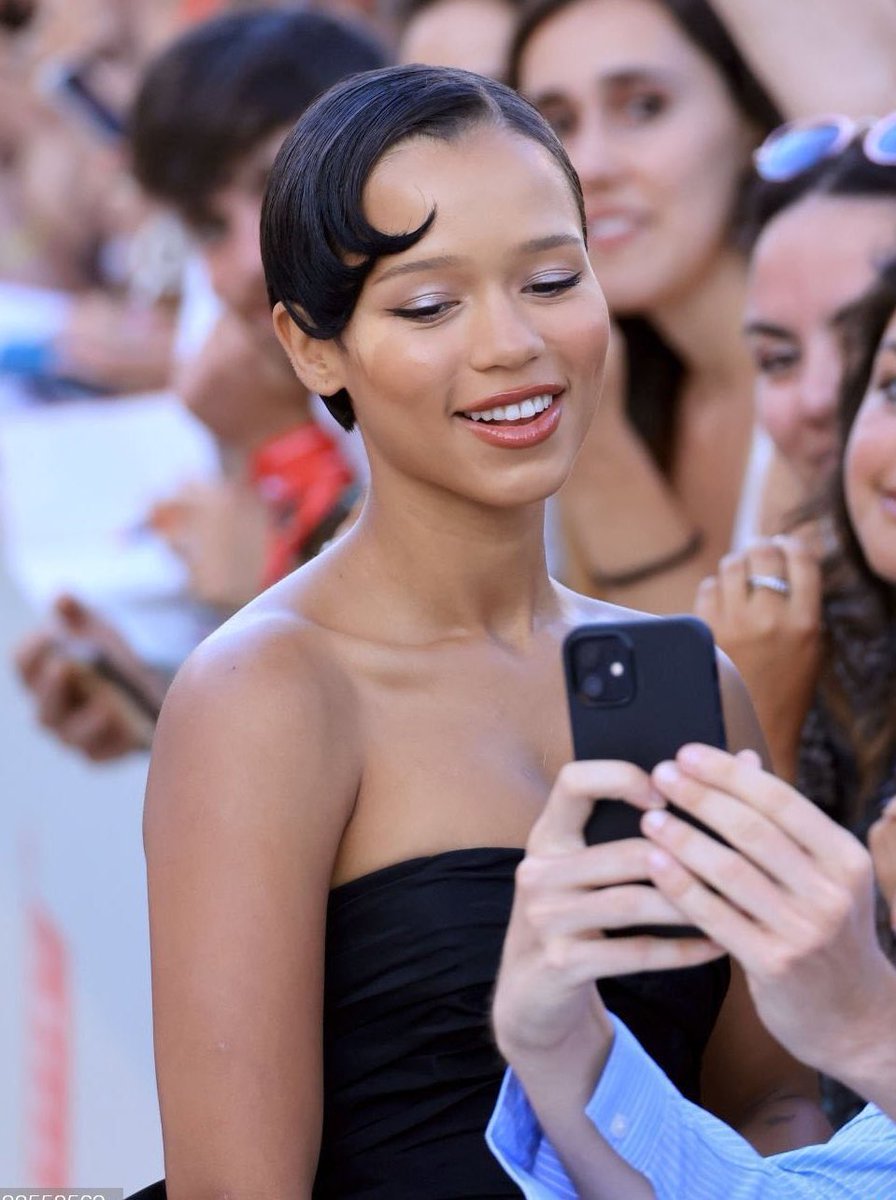 taysrussell's tweet photo. pretty girl https://t.co/Y1jSVfRMq0