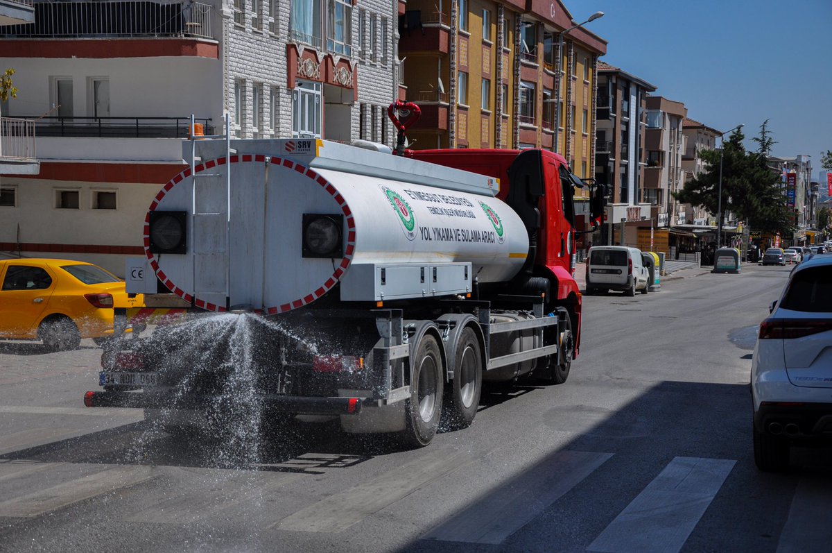Merkez Mahallelerimizde Temizlik Çalışmalarımız Aralıksız Devam Ediyor! 🧹🚛💧
Etimesgut Belediyesi Temizlik İşleri Müdürlüğü ekiplerimiz, 30 Ağustos Mahallesi ve Kazım Karabekir Mahallesi’nde kapsamlı bir temizlik çalışması gerçekleştirdi.

📍CityCat süpürge araçlarımız ve diğer