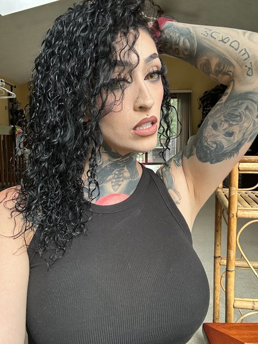 Watch Zombae 😈's leaked NSFW photo on TwXstars