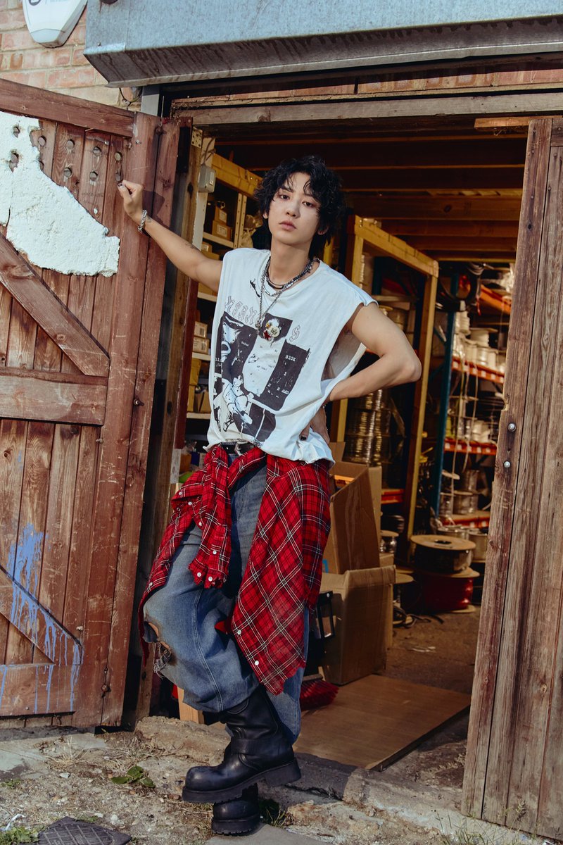 weareoneEXO's tweet image. CHANYEOL 찬열 &apos;Upside Down&apos; TEASER IMAGE 4 - On Ver.

CHANYEOL 찬열 The 2nd Mini Album 【Upside Down】
➫ 2025.08.25 6PM (KST)

💿Pre-order
CHANYEOL.lnk.to/UpsideDown

#CHANYEOL #찬열
#EXO #엑소 #weareoneEXO
#UpsideDown #CHANYEOL_UpsideDown