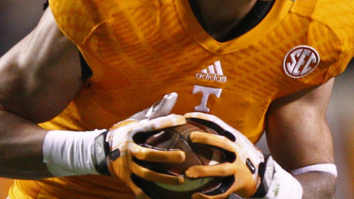 TheCFBNation's tweet photo. Tennessee &amp; Adidas Are Reuniting On A 10-Yr Apparel Deal Starting In 2026

After 11 Years w/ Nike The Vols Will Be Making The Switch Back To Adidas

#GoCFB #CollegeFootball #Tennessee #GoVols #RockyTop #Adidas https://t.co/fsow79TZ2d