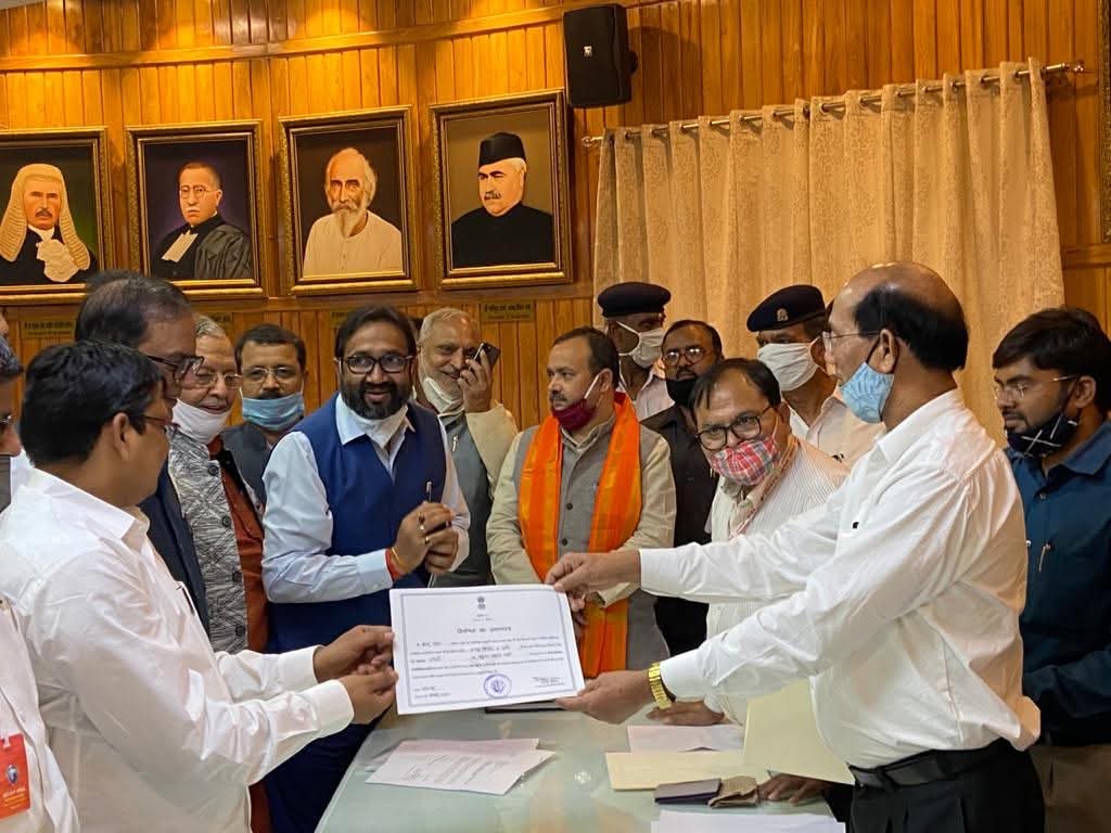 आदरणीय राज्यसभा सांसद श्री <a href="/ramjigautambsp/">Er.Ramji Gautam MP Rajya Sabha</a> जी को सांसद बनाने में राष्ट्रीय महासचिव श्री <a href="/satishmisrabsp/">Satish Chandra Misra</a> जी एवं विधायक श्री <a href="/mlaumashankar/">उमाशंकर सिंह</a> जी इन दोनों नेताओं का बहुत योगदान रहा था।

इसलिए पूरी ईमानदारी से अपना काम करते रहो एक दिन बहुजन समाज पार्टी का भी अच्छा समय आएगा।

जय भीम।