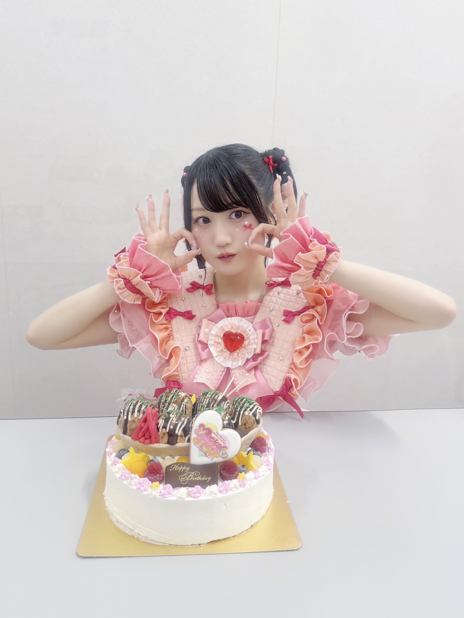あやページ♡きゃんちゅー二周年ツアーちびぬい衣装+ゆいちゃん生誕祭ケーキ あつき@yui's company on X: 