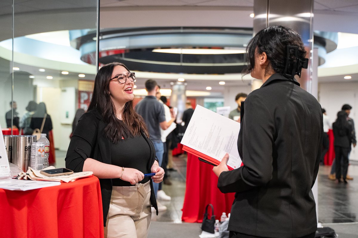 Recruitment season is almost here! <a href="/HireBauer/">HireBauer</a> will host its signature Pre-Recruiting Mixers and #UHBauer Fall Business Career Fair this semester to encourage students and employers to network. Learn more about how you can get recruitment ready: bauerstories.uh.edu/how-to-rock-re…
