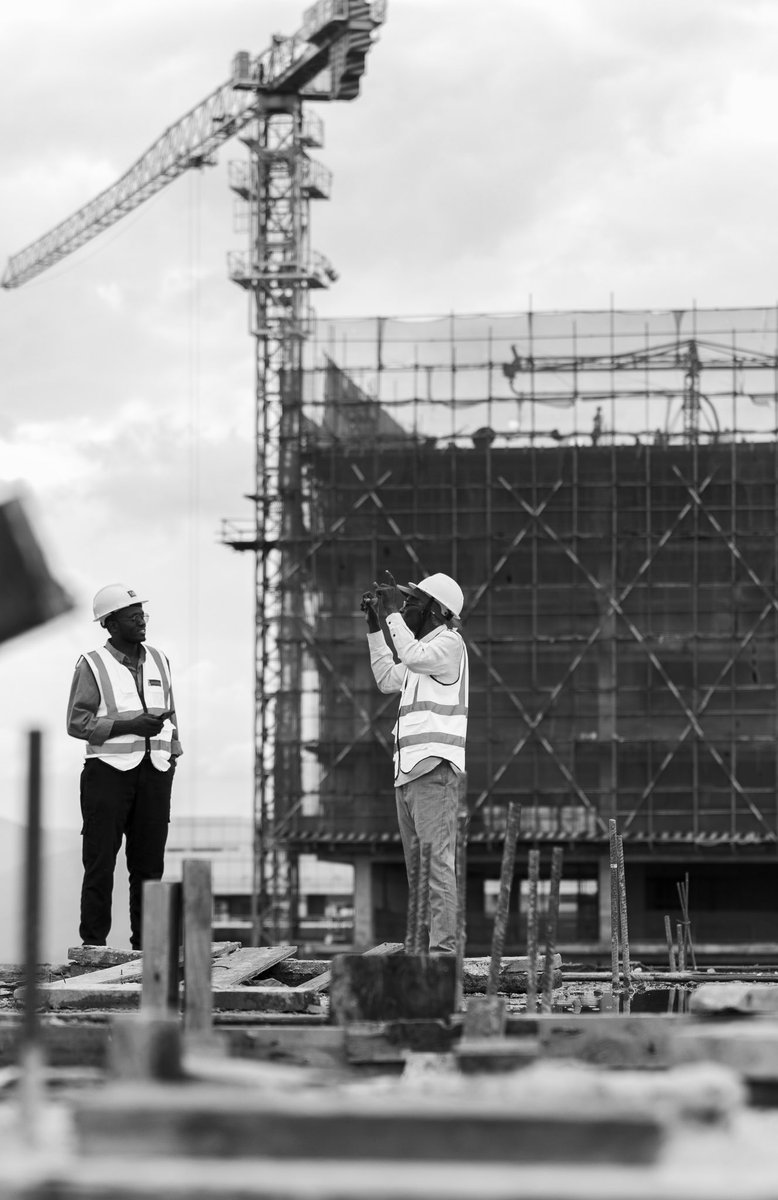 I can tell you ; Rwanda’s construction sector is in a transformation phase. 🏗️🇷🇼

I am going to share you little a bit of it : 

🎴♻️ Green: Energy-efficient materials, solar tech, and low-impact design are no longer optional they’re the standard.

🎴🏠 Smart living : automated