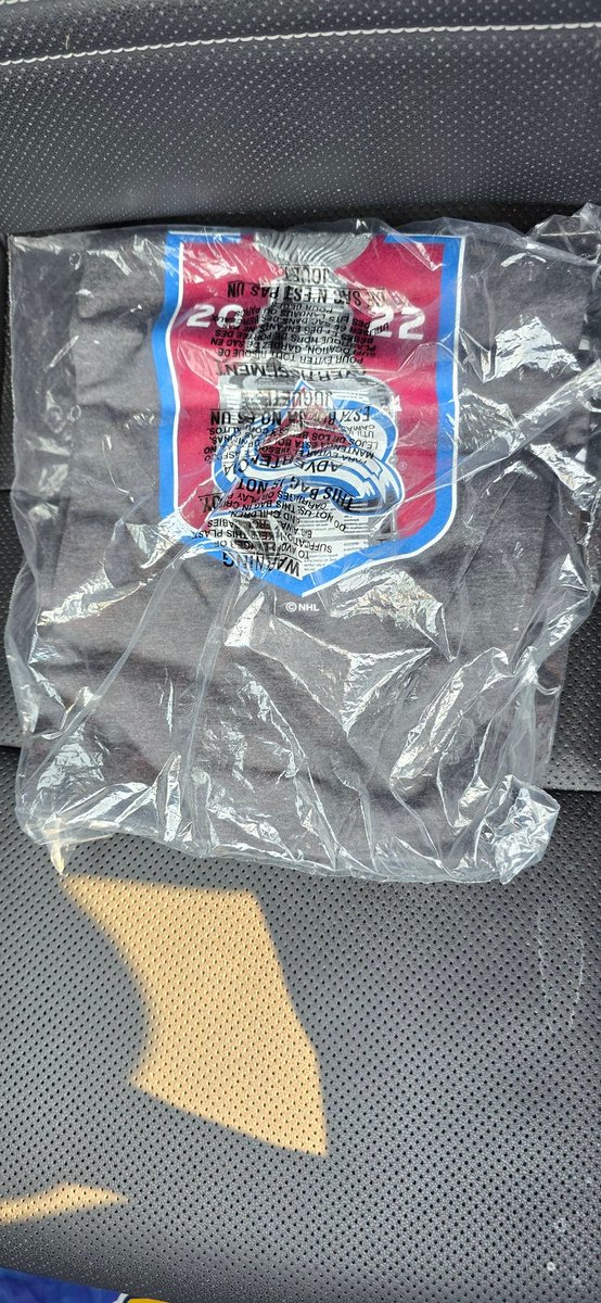 VetanzeTherapy's tweet image. It's way too early for a crash out, but it's never too early for a GIVEAWAY!!!!

The prize: an Avalanche Stanley Cup  Champions shirt! (Large &amp;amp; unopened)

All you have to do to enter to win is retweet this post, follow me, and follow @TheLTBPodcast! 

JOIN MY CREW!