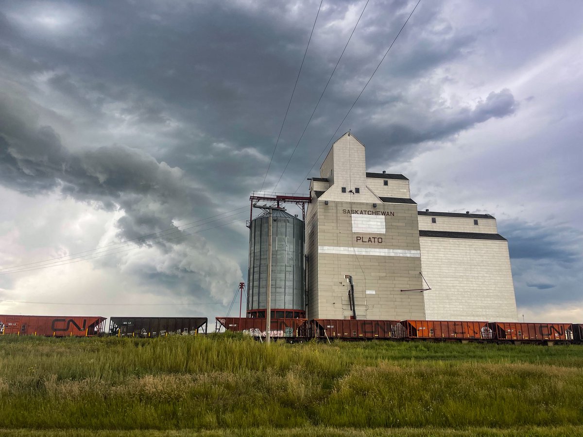 Few shots from last nights storms that too me from Loverna to Lucky Lake #skstorm