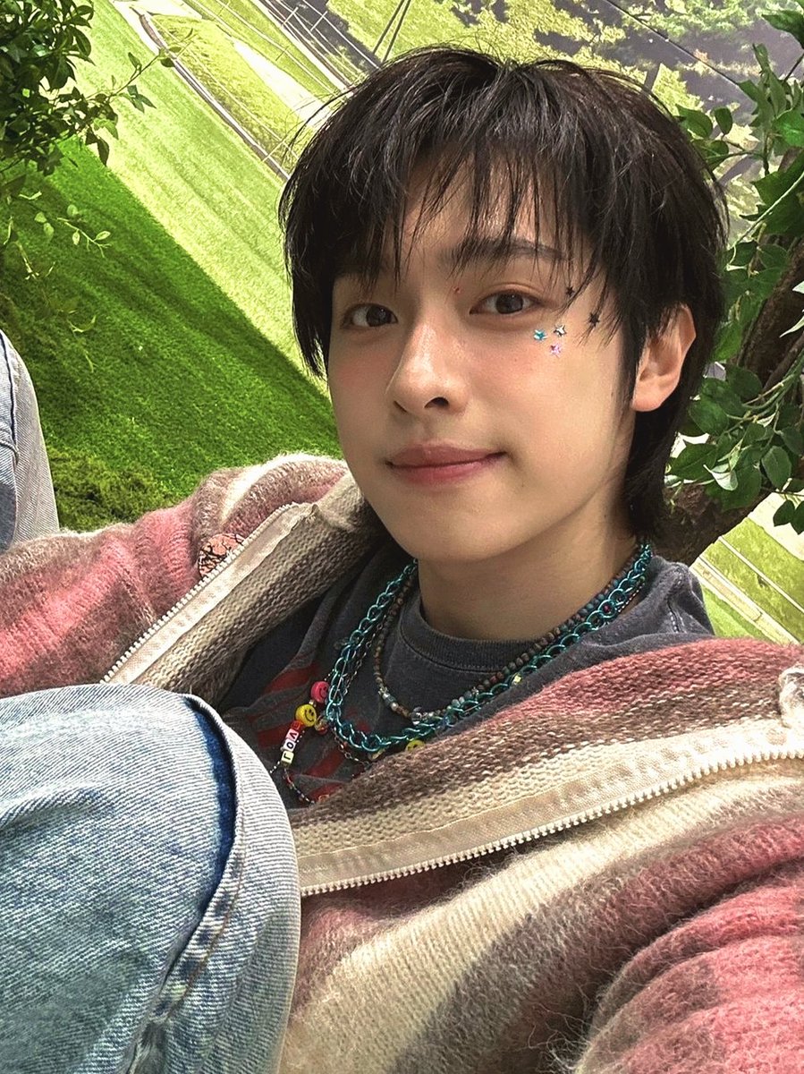 touching grass 🌻🫧🍃༄˖°.
#VSD #villainselcaday #gaon #가온 #XdinaryHeroes #엑스디너리히어로즈