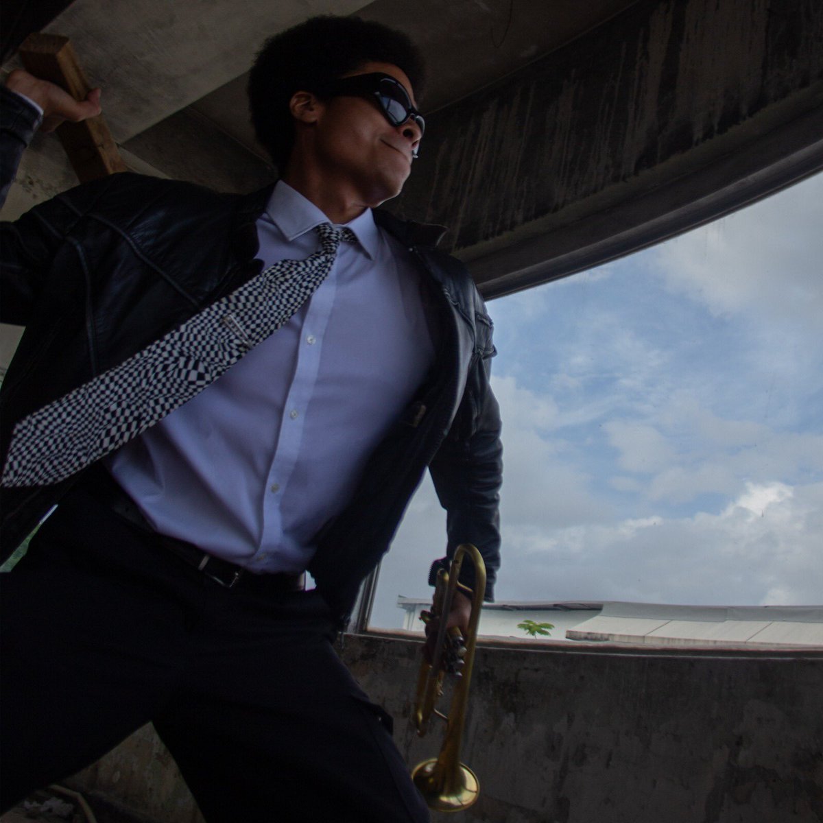 OTRAS FORMAS DE COMUNICACIÓN 
FULL DIGITAL ALBUM RELEASE NOW

“Una ciudad sin energía, sin pantallas, donde el sonido es lo único que queda para conectar.” 

Grabación, Mix, Master: <a href="/DiegoRaposo/">Diego Raposo</a> 
Styling &amp; Foto: Tiempo de Zafra 

<a href="/chachinchachin/">CHACHIN CHACHIN</a> 

#trumpet