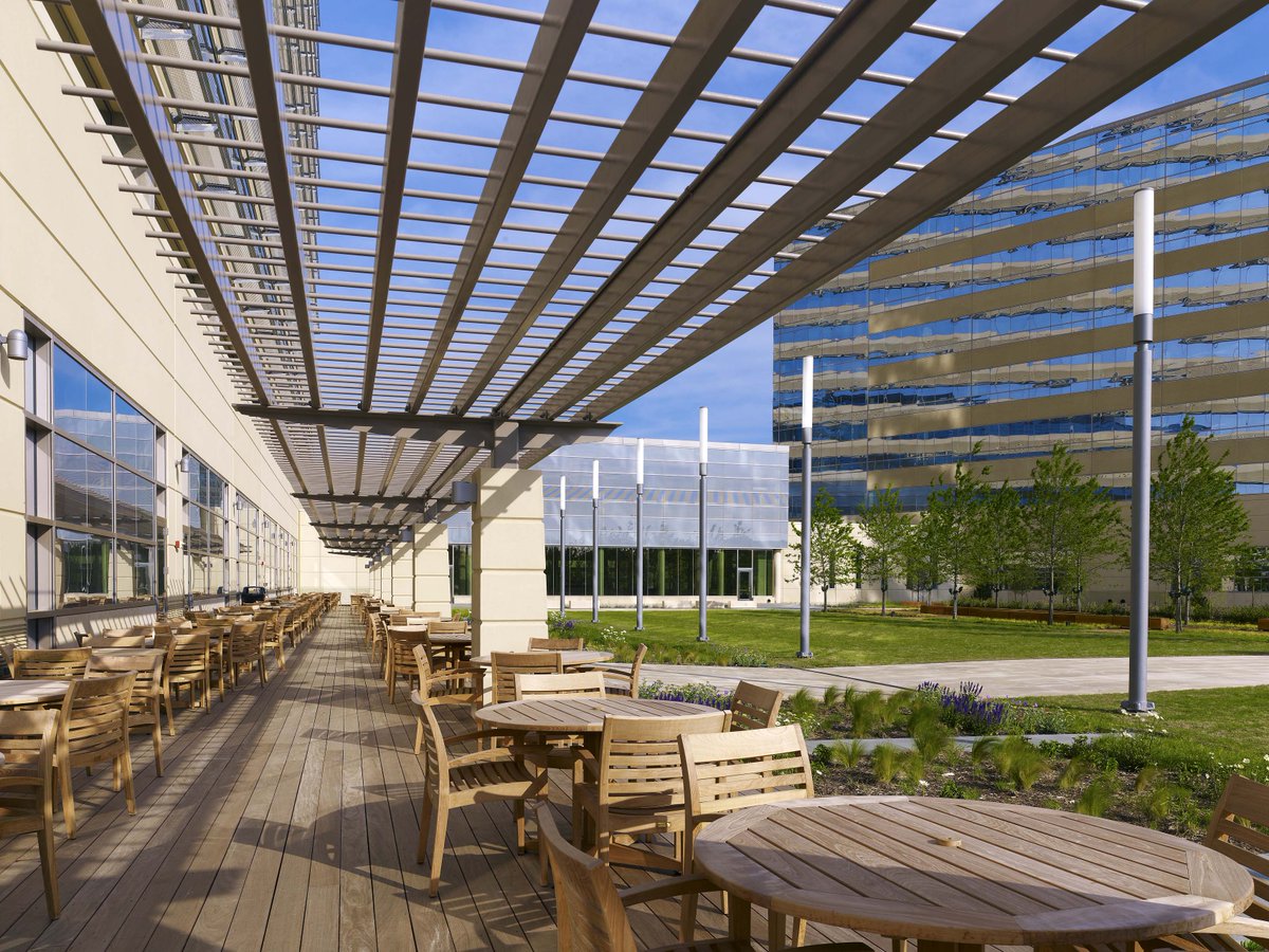 KDC_Development's tweet image. #TBT to 2009 when KDC delivered the Blue Cross Blue Shield of Texas HQ in Richardson, TX with @CorganInc and @McCarthyBuild. 1M SF of office space with 80K SF for conference and training and 100% raised access floor. LEED Silver certified and completed in just 22 months.