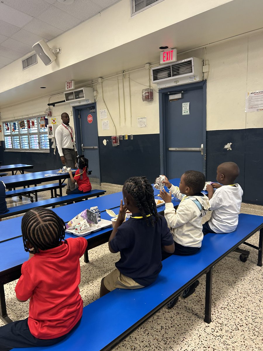 Starting the year off right <a href="/RainbowParkElem/">Rainbow Park Elem</a> with healthy food choices <a href="/MDCPS/">Miami-Dade Schools</a> #YourBestChoiceMDCPS