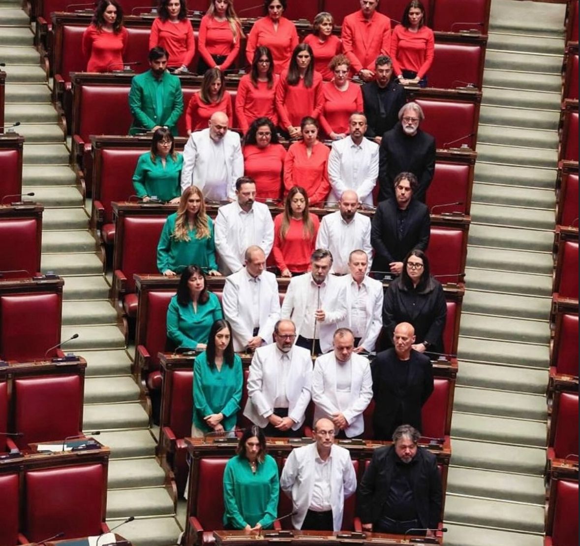 ITALIAN PARLIAMENT 👏🏻