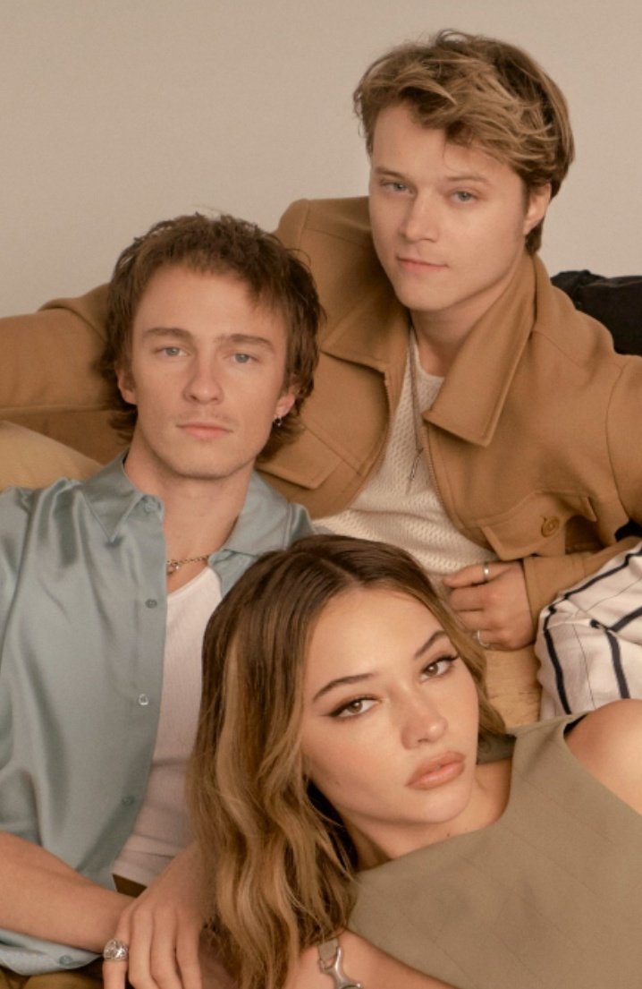 musiccida's tweet photo. Let's be real, it's the only OBX trio with some serious acting skills. https://t.co/g60NlAIMrr