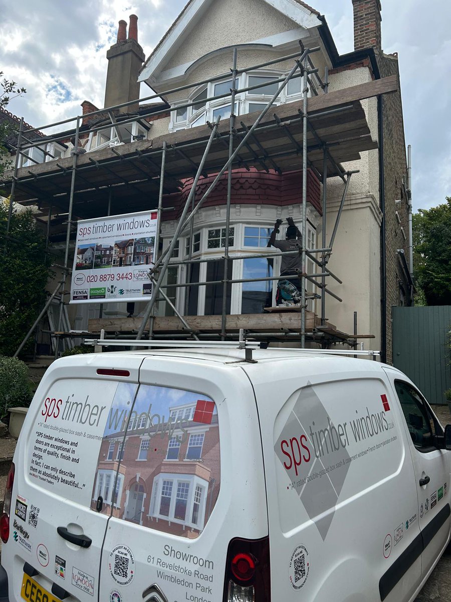 spstimber's tweet photo. Complex curved casement window fit in Wimbledon SW19 🏡
Original designs reinstated with bespoke turned posts.
A-rated double glazed, ACCOYA® wood – style &amp; performance combined.
#SPSTimberWindows #Accoya #BespokeJoinery https://t.co/8ndzNpsw6v