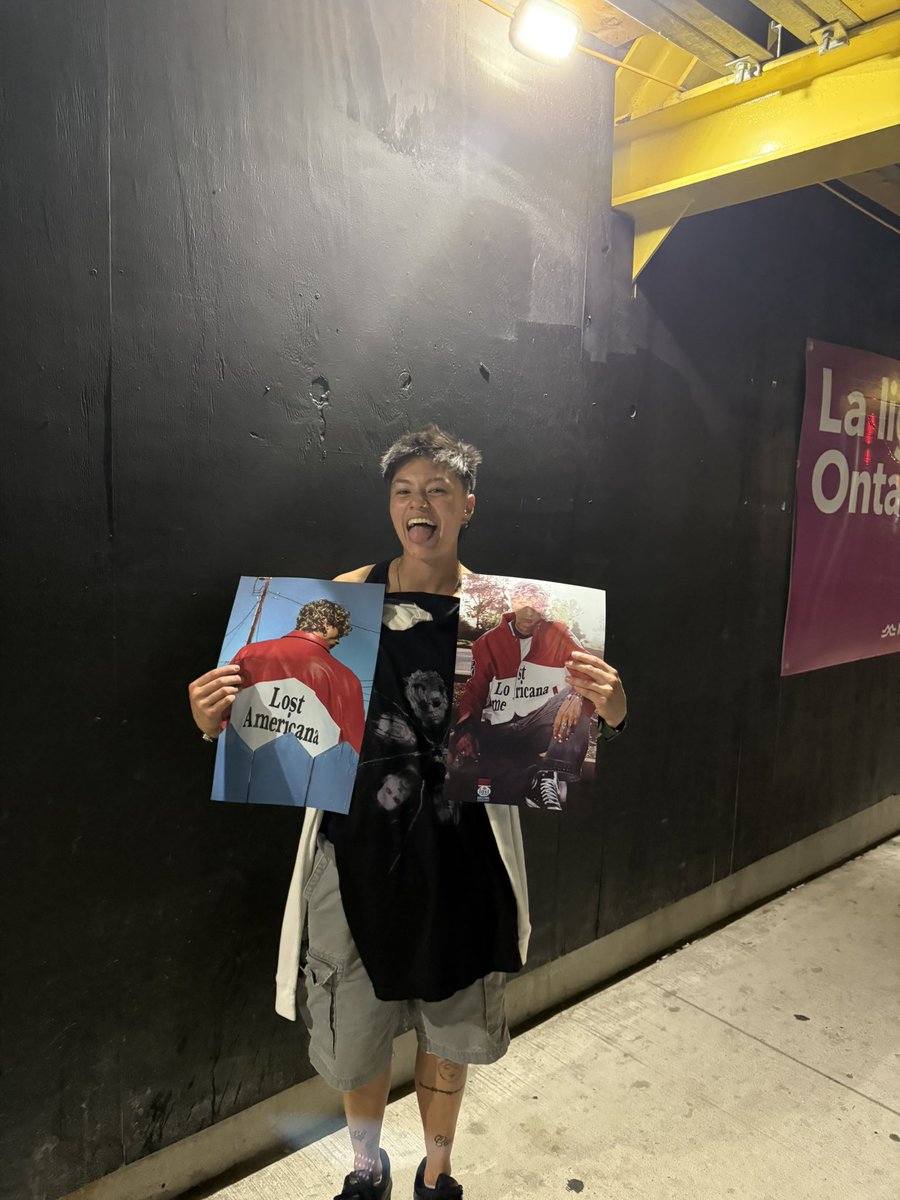 Ray_Harveey's tweet photo. Best night ever. Showed up and showed love to my number 1 guy! @machinegunkelly 

I am literally Machine Girl Harvey 

I ❤️ everyone we met in line and appreciate everyone trynna make sure I got in. 

Greatest fckn time. Rock n roll 4 ever https://t.co/csRklwkZdO