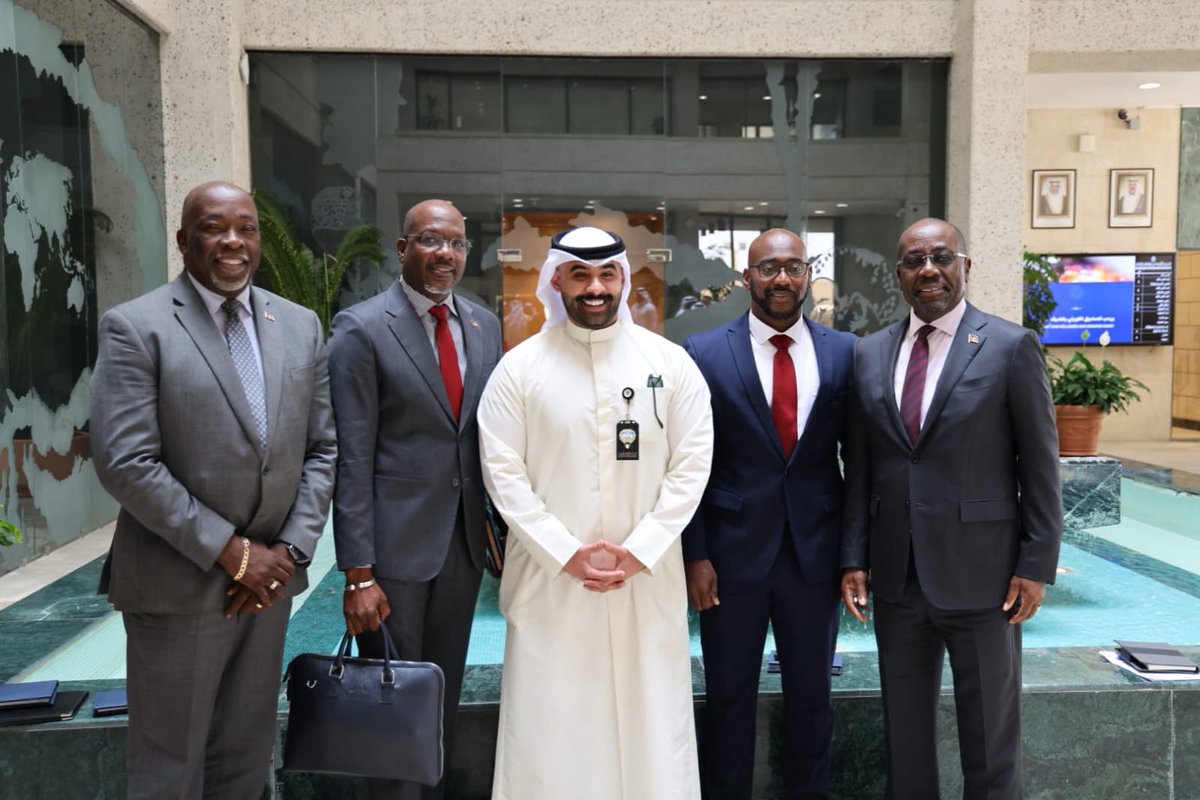 سعدت بلقاء أصحاب المعالي والسعادة، معالي السيد/ تشيت غرين - وزير الخارجية والتجارة وشؤون باربودا، ومعالي السيد/ دريل ماثيو- وزير التربية والرياضة والصناعات الإبداعية، ومعالي السيد/ نيكولاس ميلفورد والتر فيتزجيرالد- وزير الإعلام والبث والاتصالات وتكنولوجيا المعلومات، وسعادة