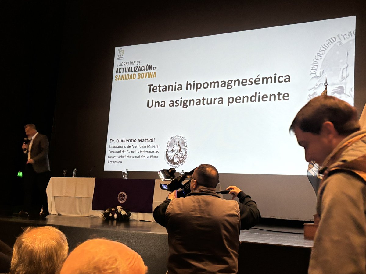 pabloveter's tweet photo. Jornadas de actualización en sanidad ganadera https://t.co/8sUHr7yZEq