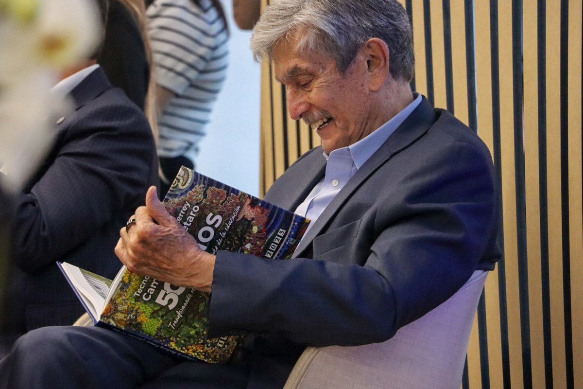 Ayer presentamos el libro conmemorativo de los 50 años del Tec Campus Querétaro 📚✨

Con la presencia de la y los exdirectores que han marcado nuestra historia, celebramos momentos, voces y huellas que nos inspiran hacia el futuro.

#50AñosTecQro #EducaciónQueTransforma