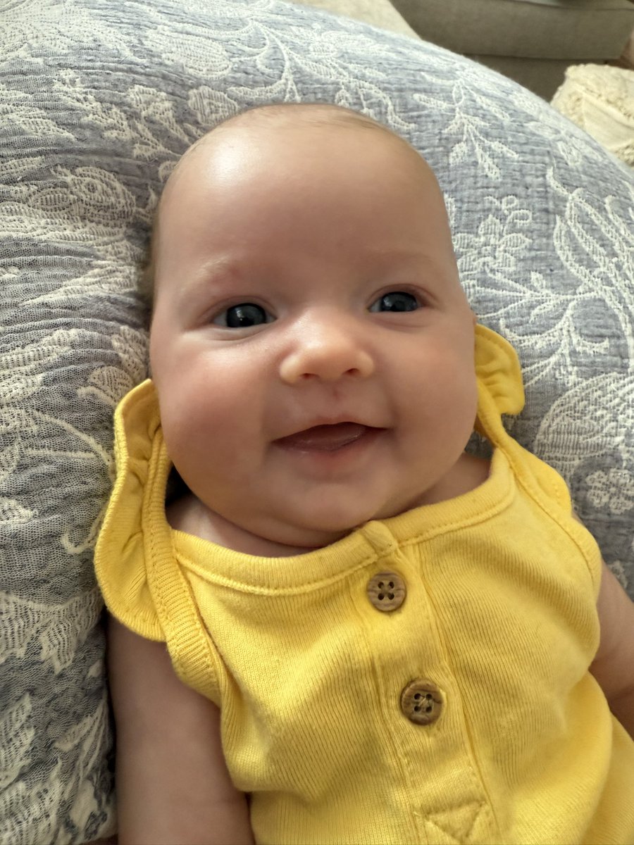 schwendenator's tweet photo. Emmy asked if she can have one of the baby blankets u sewed @taylorswift13 https://t.co/CdQwpekhHe
