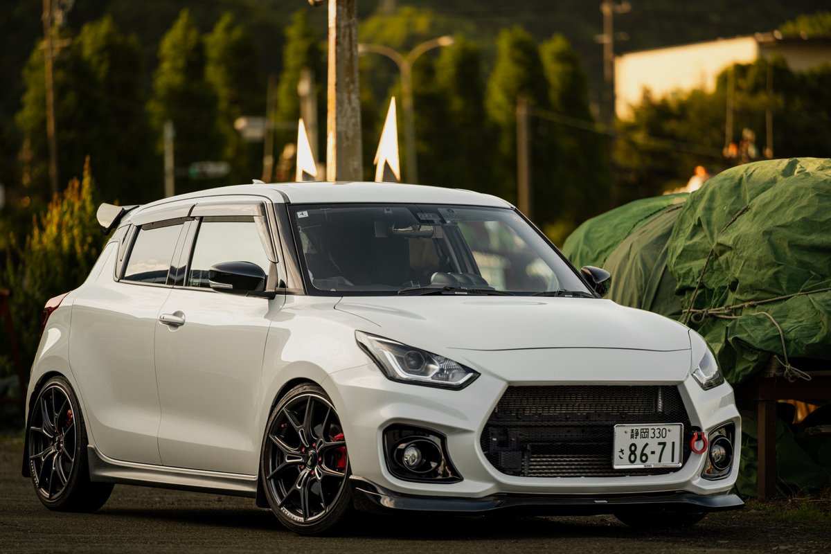 murakami8671's tweet photo. #スズキ乗りと繋がろう2025夏 

静岡で #ZC33S #スイフトスポーツ と
#JB64W #ジムニー にゆるりとマイペースに弄りながら乗っています！！

最近買ったカメラ #Nikon #Z5II で自分なりに写真クルマの写真を撮るのも頑張っています！！

気が向いたら皆さんフォローも宜しくお願いいたします！！ https://t.co/bsvwPRS9Cu