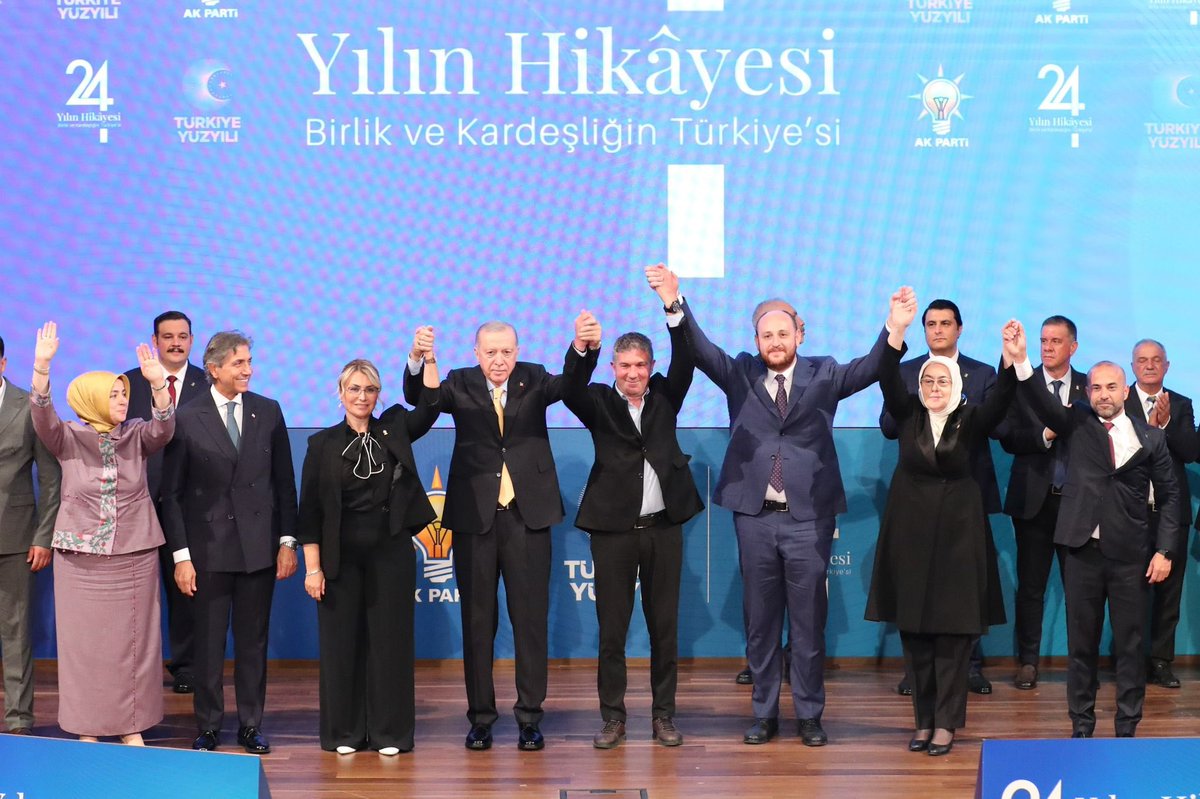 YaseminFazlaca's tweet photo. Altınovamız için durmak yok, yola devam! ❤️🙏

Bugün, Altınova’mıza ve milletimize hizmet yolculuğumda yeni bir adım attım.
Cumhurbaşkanımız Sayın Recep Tayyip Erdoğan’ın takdimleriyle AK Parti ailemize katıldım.

Daha güçlü bir Altınova için var gücümle çalışmaya devam edeceğim! https://t.co/uXTw90x6df