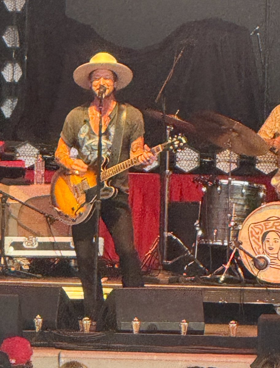 Gambiezzz's tweet photo. #WilderWoods & #RedClayStrays last night. Both were beyond incredible and I will be adding them to the #MustSeeAgain list.
It was a fantastic date night with my mom, dad, aunt, my oldest daughter, and a friend from work. https://t.co/488AniUxxd