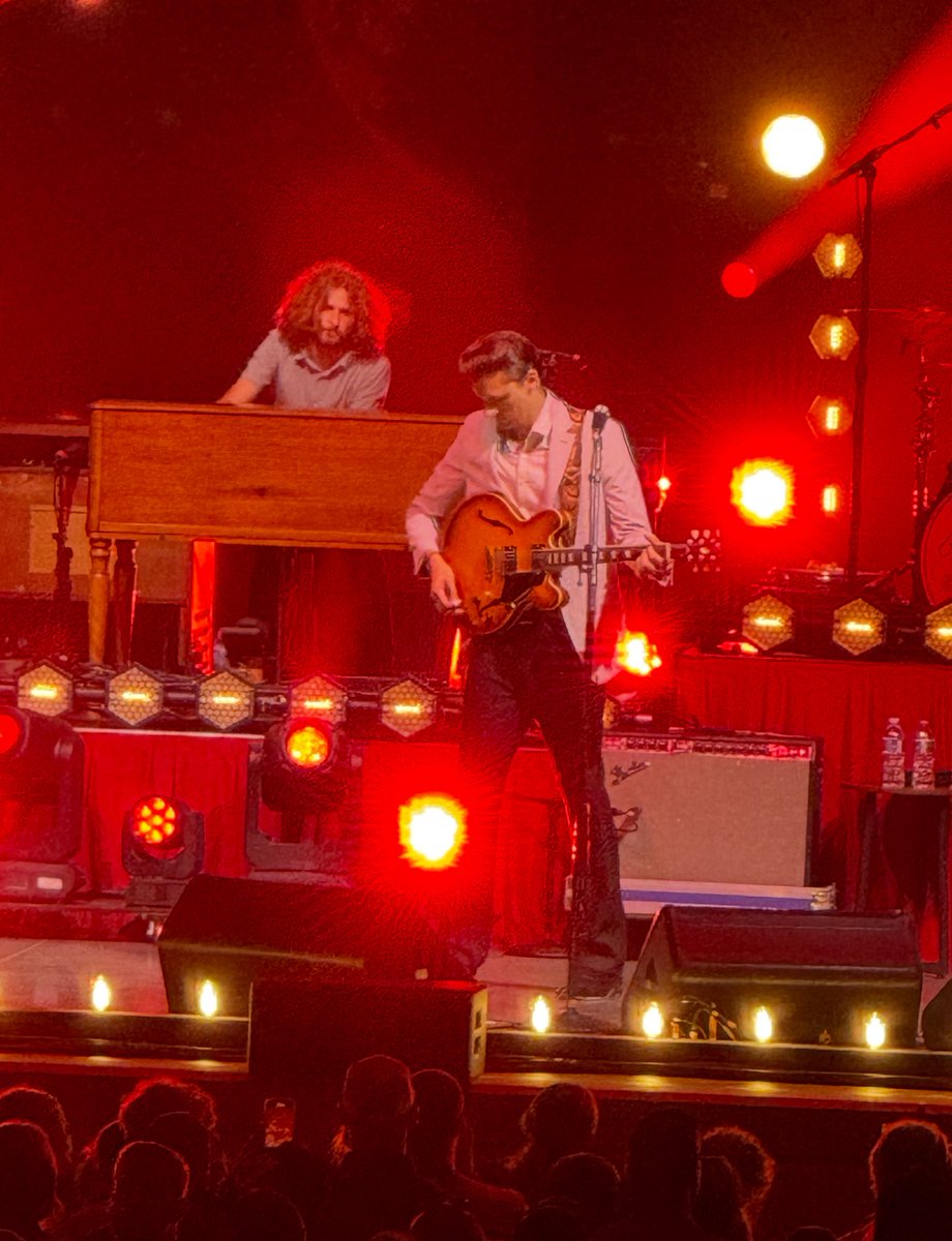 Gambiezzz's tweet photo. #WilderWoods & #RedClayStrays last night. Both were beyond incredible and I will be adding them to the #MustSeeAgain list.
It was a fantastic date night with my mom, dad, aunt, my oldest daughter, and a friend from work. https://t.co/488AniUxxd