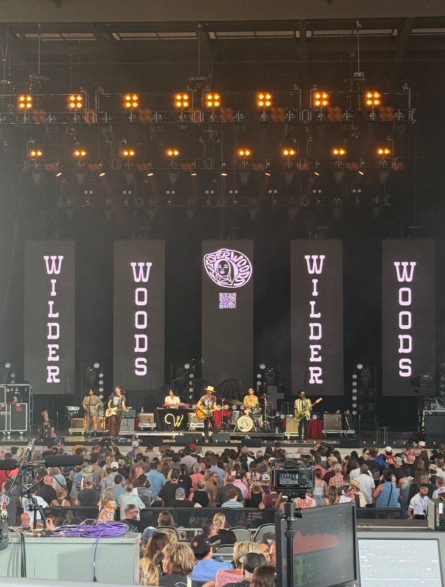Gambiezzz's tweet photo. #WilderWoods & #RedClayStrays last night. Both were beyond incredible and I will be adding them to the #MustSeeAgain list.
It was a fantastic date night with my mom, dad, aunt, my oldest daughter, and a friend from work. https://t.co/488AniUxxd