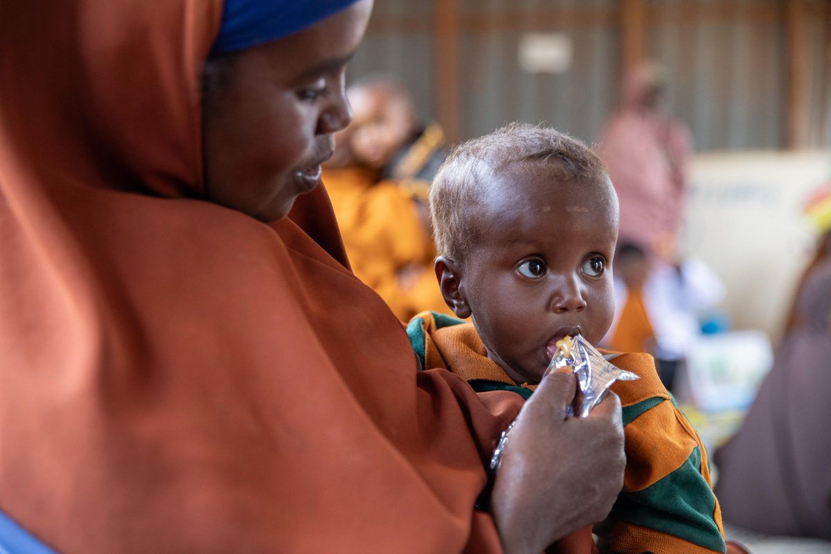 sandralattouf's tweet photo. At Barwaqo’s Eco-Village, supported by @EU_in_Somalia &amp; @KfW_int, Met Ruqya while she fetched water, her child recovered from malnutrition at the MCH.

https://t.co/AUHOVd5mzY https://t.co/GXvi52hGYj
