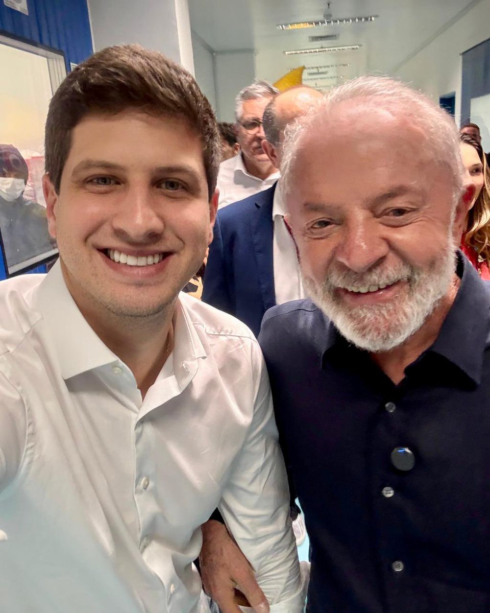 JoaoCampos's tweet image. Acompanhando o presidente @LulaOficial durante sua visita de hoje a Pernambuco. Estamos na Hemobrás, em Goiana, neste momento e, daqui a pouco, estaremos no Recife para duas entregas importantes: primeiras ações do programa Agora Tem Mais Especialistas, na área da saúde, e para a…