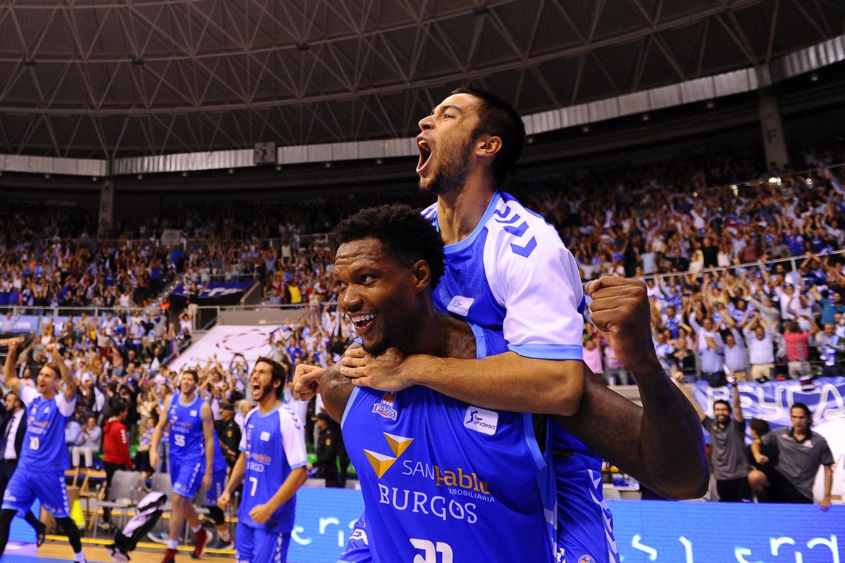 SanPabloBurgos's tweet image. Cuatro temporadas en dos etapas, nuestro primer ascenso a @ACBCOM, más de 150 partidos defendiendo el nombre de Burgos, una capitanía y mucho orgullo. 🫡

Imposible imaginar nuestra historia sin @ale15lopez_. 💫

¡Gracias por todo y la mejor de las suertes para lo que venga! 💙