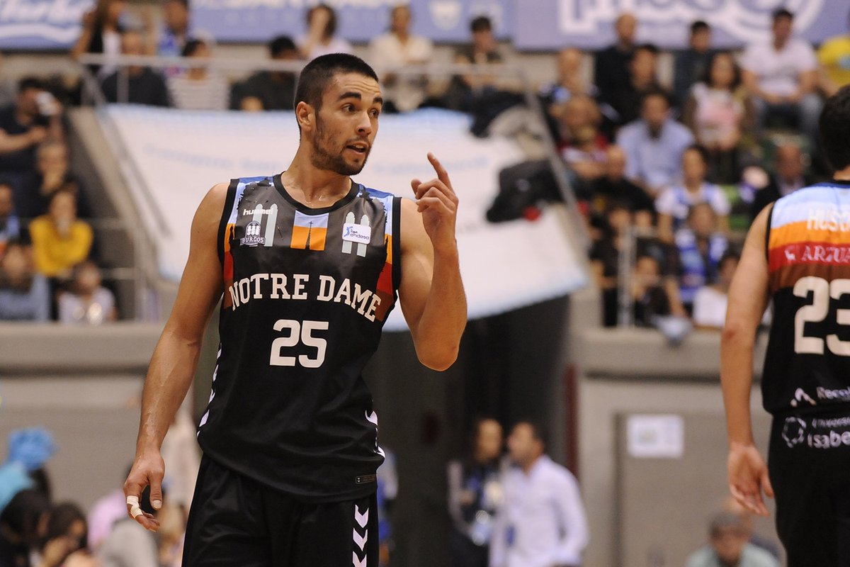 SanPabloBurgos's tweet image. Cuatro temporadas en dos etapas, nuestro primer ascenso a @ACBCOM, más de 150 partidos defendiendo el nombre de Burgos, una capitanía y mucho orgullo. 🫡

Imposible imaginar nuestra historia sin @ale15lopez_. 💫

¡Gracias por todo y la mejor de las suertes para lo que venga! 💙