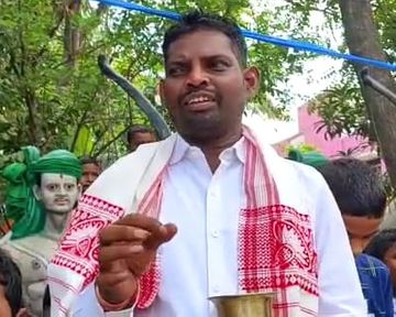 Vivek Kumar✨ (@akurkhar) on Twitter photo झारखंड सरकार के नौकरशाह और खनन माफिया ने मिलकर एक समाजिक व्यक्ति पहाड़िया जनजाति समुदाय के सूर्य नारायण हांसदा को कुख्यात अपराधी बतलाकर हत्या कर फर्जी एनकाउंटर का मन गढ़ंत कहानी बतला रही है।
क्यों नही संसदीय अधिनियम PPESA 1996 को अनुसूचित क्षेत्र में लागू होना चाहिए ?
<a href="/ncsthq/">National Commission for Scheduled Tribes</a> झारखंड सरकार के नौकरशाह और खनन माफिया ने मिलकर एक समाजिक व्यक्ति पहाड़िया जनजाति समुदाय के सूर्य नारायण हांसदा को कुख्यात अपराधी बतलाकर हत्या कर फर्जी एनकाउंटर का मन गढ़ंत कहानी बतला रही है।
क्यों नही संसदीय अधिनियम PPESA 1996 को अनुसूचित क्षेत्र में लागू होना चाहिए ?
<a href="/ncsthq/">National Commission for Scheduled Tribes</a>