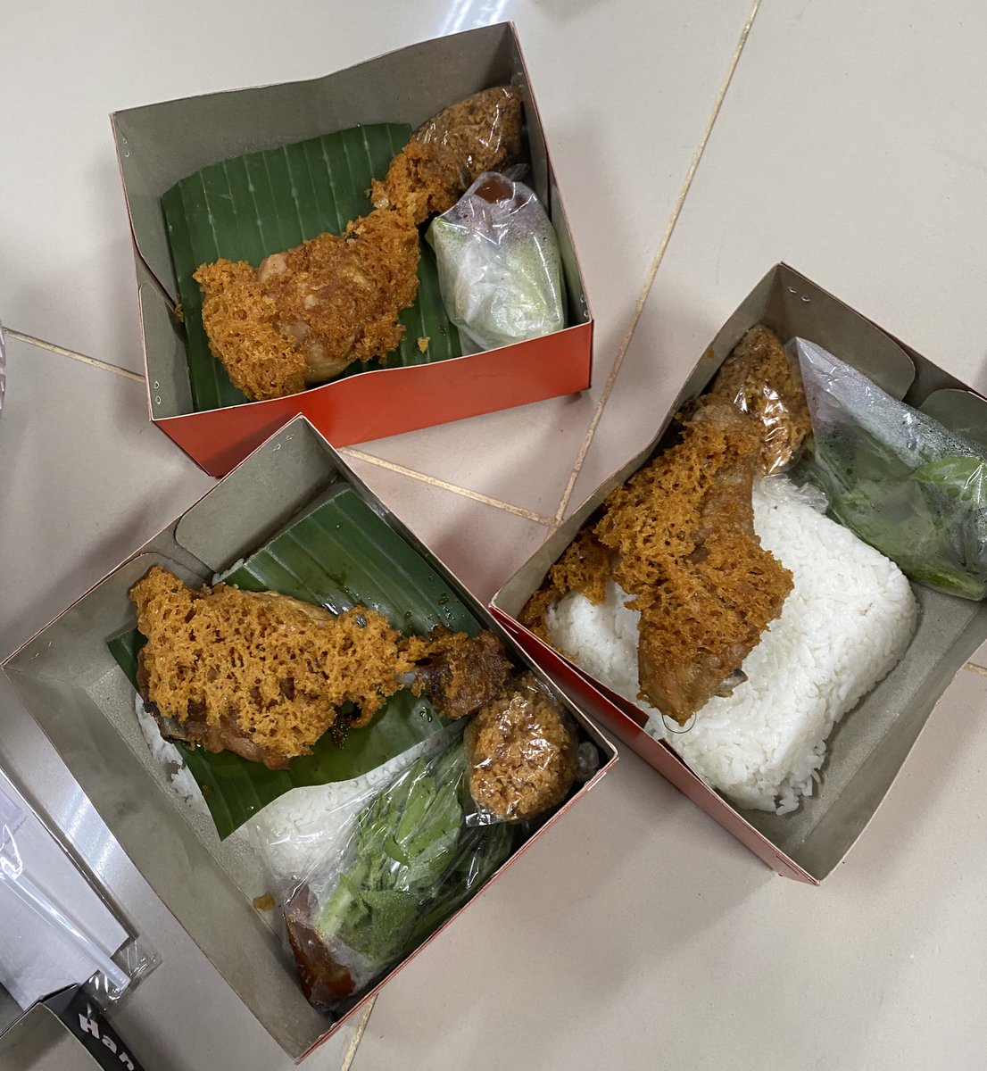 mayemirah's tweet photo. ugm catering lokal #supportUMKM #merakyat https://t.co/4YXuJa4jlv