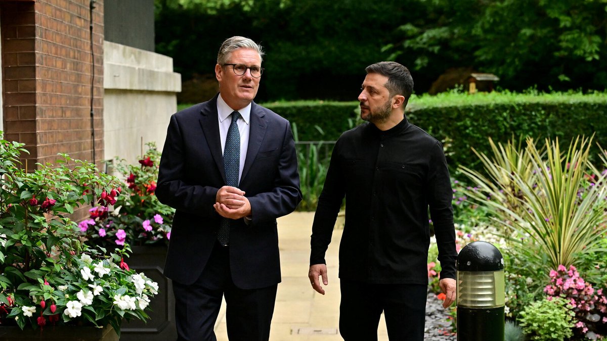 🇬🇧 Starmer demands Putin sign a ceasefire to prove he's serious about peace.

Shared in talks with Zelenskyy and European leaders. Peacekeeping force is ready if he follows through.

More:scopex.news/starmer-says-p…
