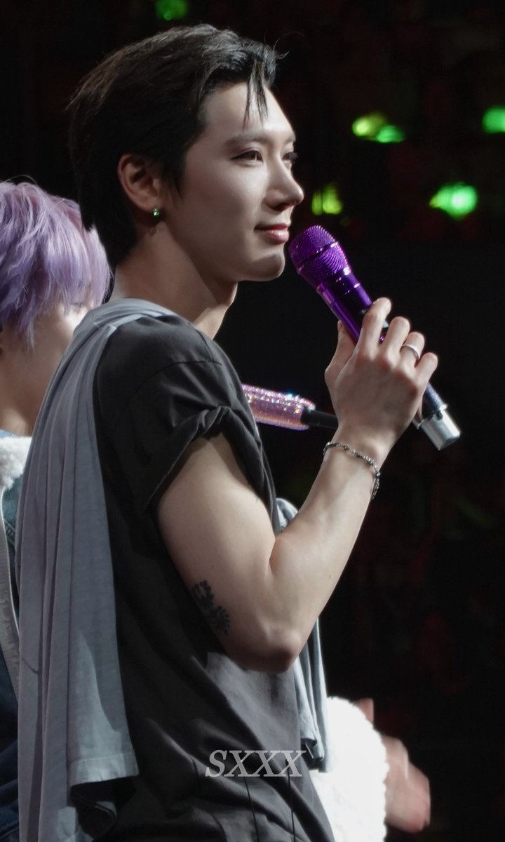 SXXX2026's tweet photo. 250814 No Way Out in Shenzhen

빛나는

#李永钦 #TEN #텐 #เตนล์ #テン 
#WayV  #NCT https://t.co/NR2gm7AGNU