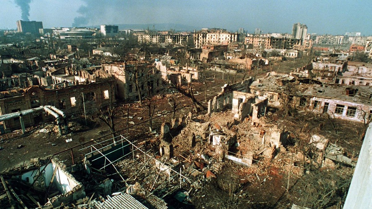 cybersandwich's tweet photo. Russland ist betr. "Human Resources" und Beschaffungszyklen überlegen. Ein Waffenstillstand oder "Friedensvertrag" würde Putin nur Zeit geben, die nächste grosse Offensive vorzubereiten. Es wird enden wie 1999 in Tschetschenien: Vertragsbruch und mehr Imperialismus. #AlaskaSummit https://t.co/OSFJzZPeBa